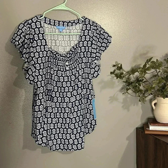 Draper James Women’s Flutter Sleeve Smocked Top - Picture 4 of 9